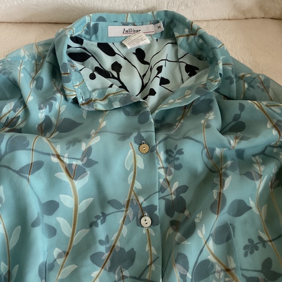 IN Wear two piece blouse and matching wrap around skirt - Picture 5 of 7